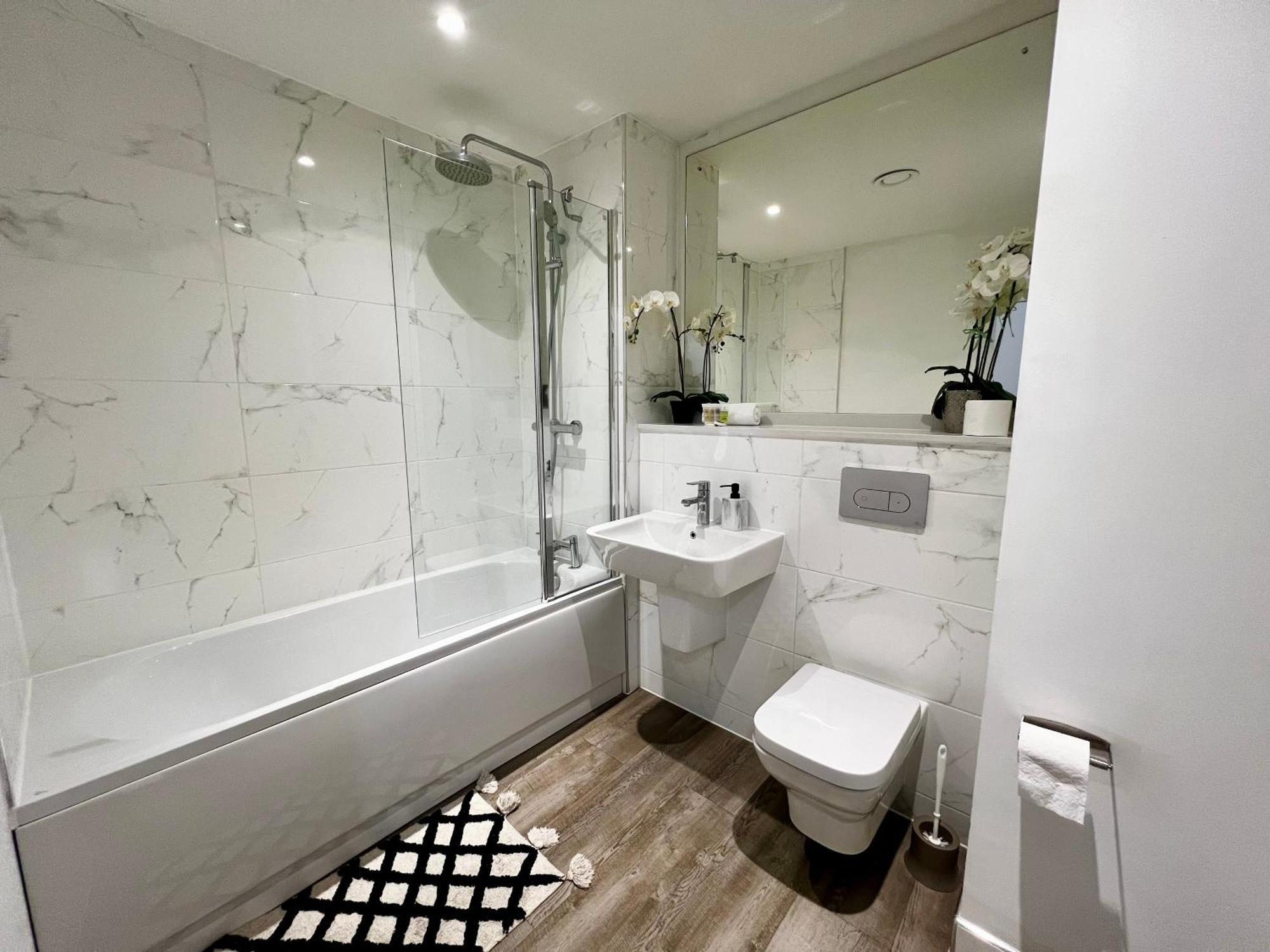 Premium Deals L Last-Minute Stay L 4 Min Walk To Birmingham Central Library L 18Th Floor 2 Bed 2 Bath City Centre Penthouse With Gym & Netflix By Jvt Short Lets Exterior foto